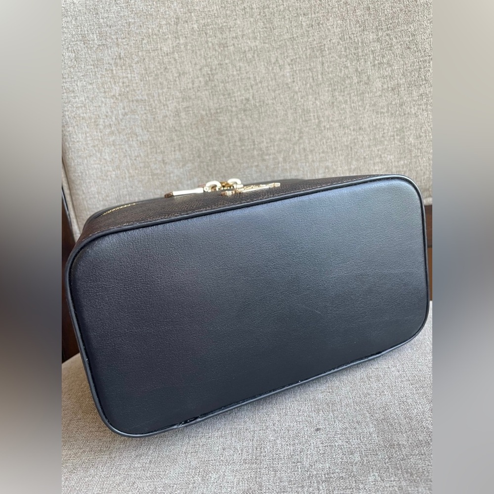 COPY - NWT!COACH COSMETIC CASE CROSSBODY IN SIGNATURE CANVAS(CW728)GOLD/WALNUT/… - Picture 5 of 9